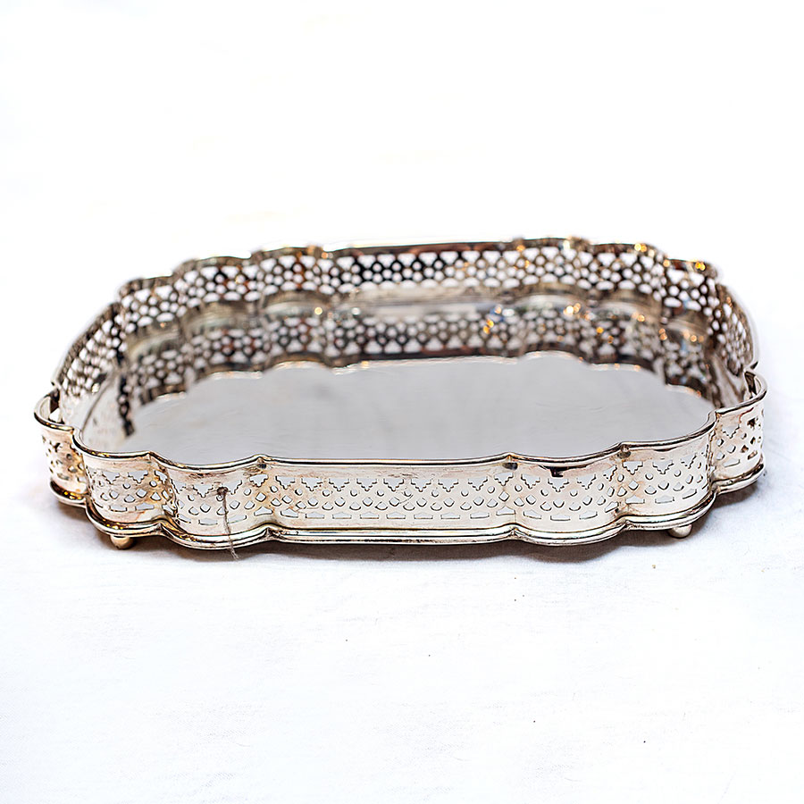 Bandeja De Plata Ondulada Con Zocalo